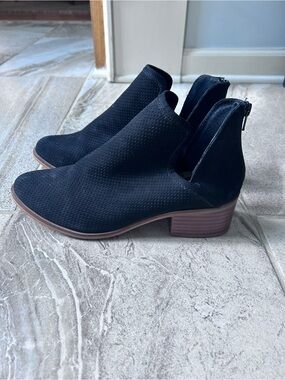 Steve Madden Women’s Lancaster Black Leather Perforated Ankle Boots, Size 10